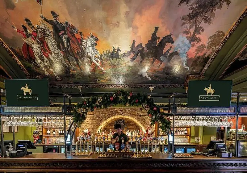ホテル The Wellington