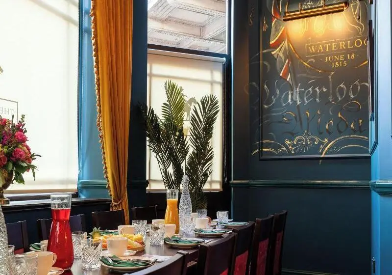 ホテル The Wellington