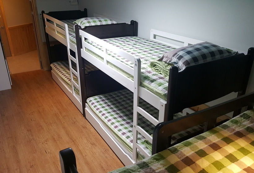 Dongbaekseom Guesthouse Hostel