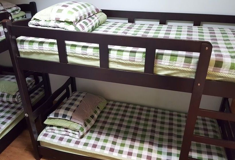 Dongbaekseom Guesthouse Hostel
