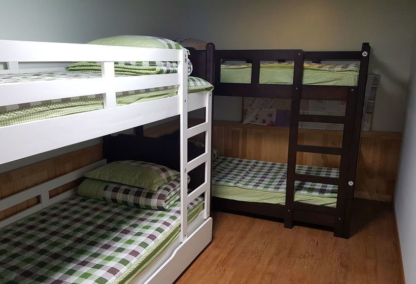 Dongbaekseom Guesthouse Hostel