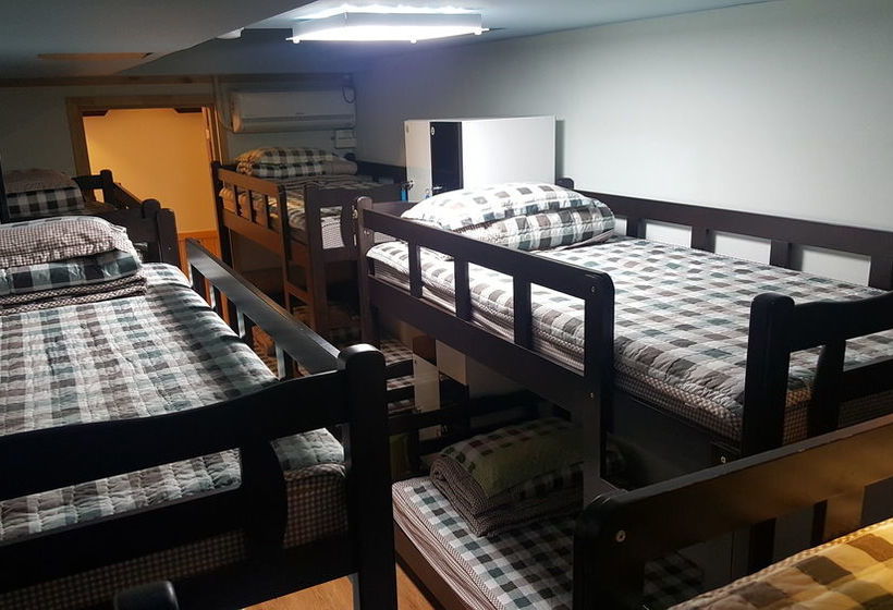 Dongbaekseom Guesthouse Hostel