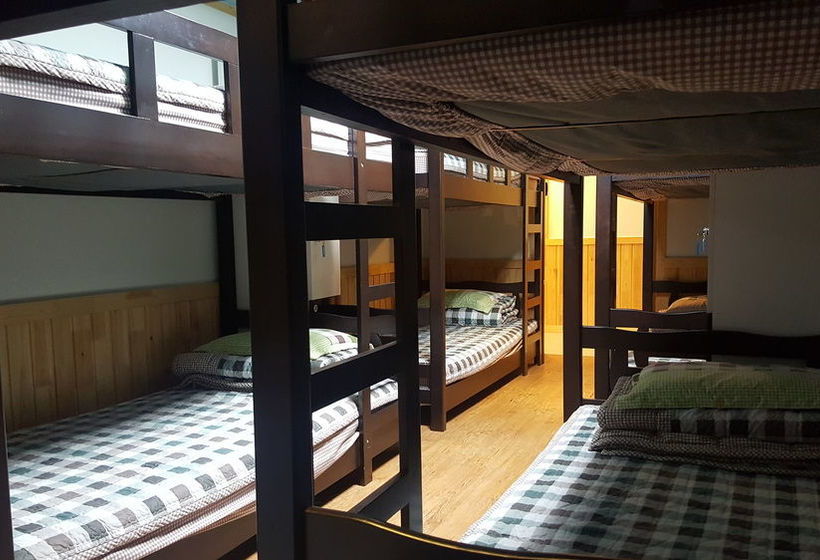 Dongbaekseom Guesthouse Hostel