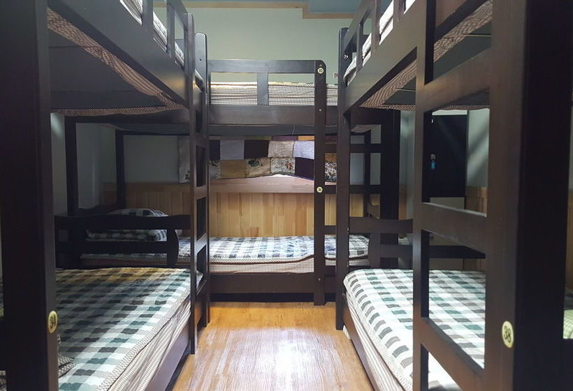Dongbaekseom Guesthouse Hostel