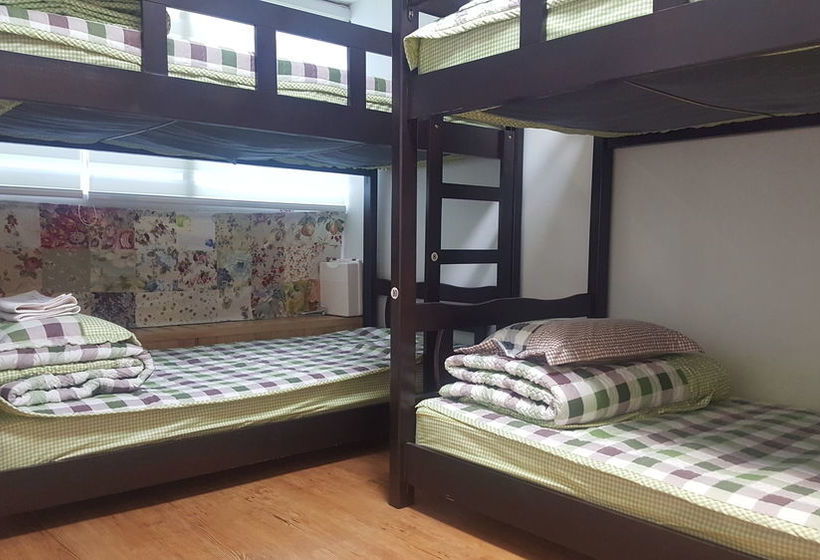 Dongbaekseom Guesthouse Hostel