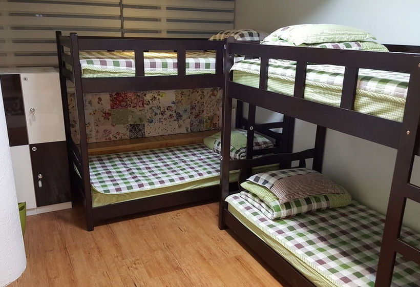 Dongbaekseom Guesthouse Hostel