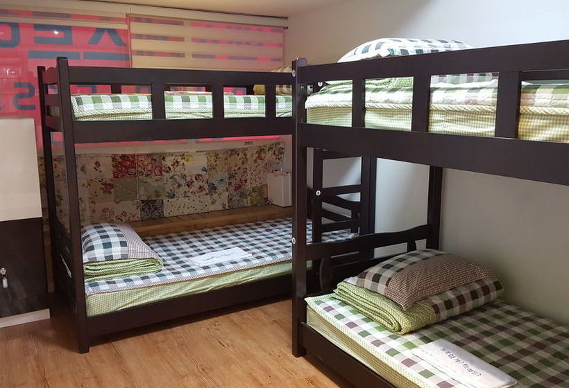 Dongbaekseom Guesthouse Hostel