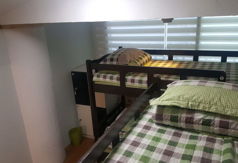 Dongbaekseom Guesthouse Hostel