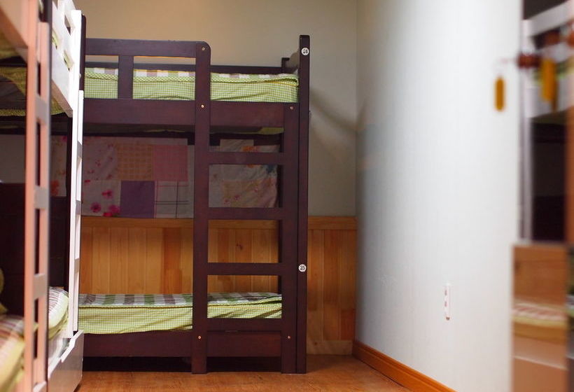 Dongbaekseom Guesthouse Hostel