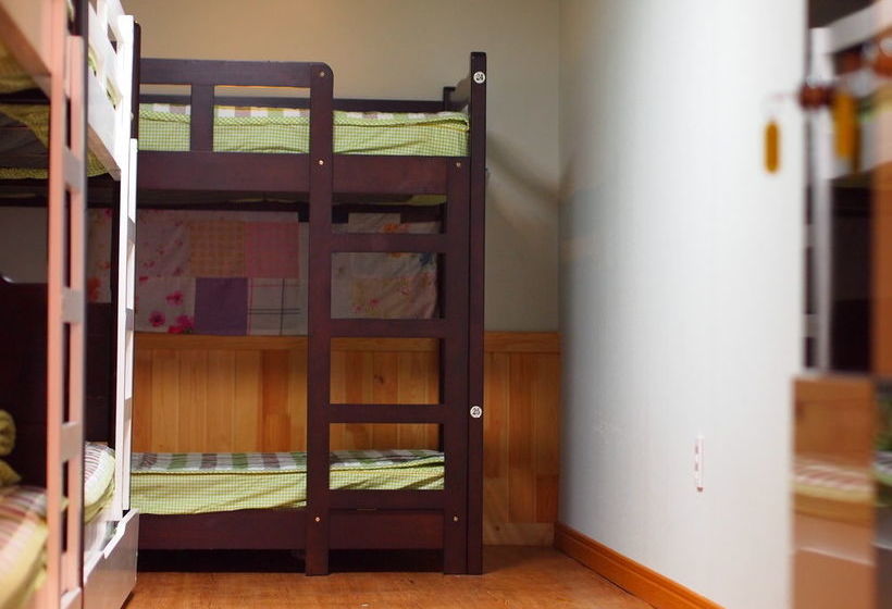 Dongbaekseom Guesthouse Hostel
