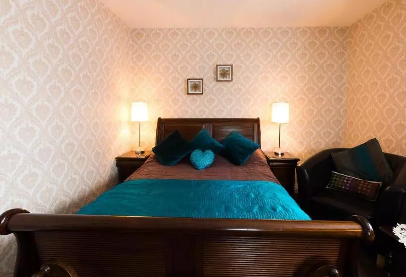 تختخواب و صبحانه Glenart House
