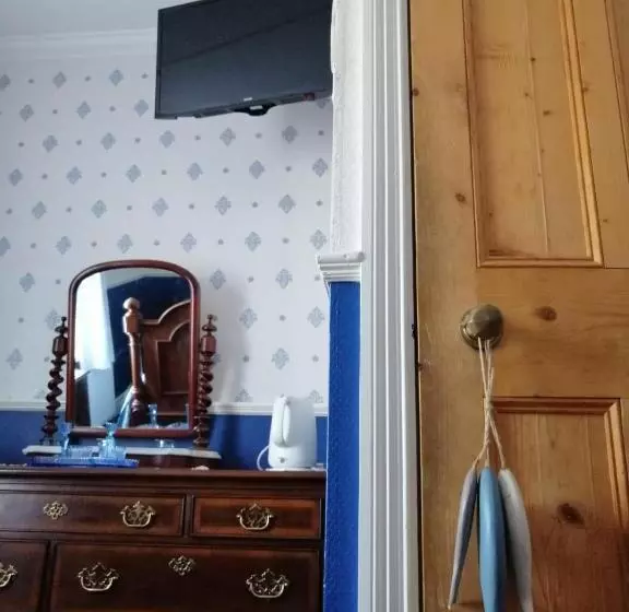 تختخواب و صبحانه Glenart House