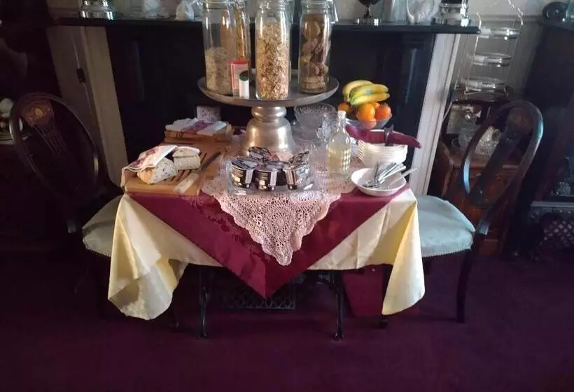 تختخواب و صبحانه Glenart House
