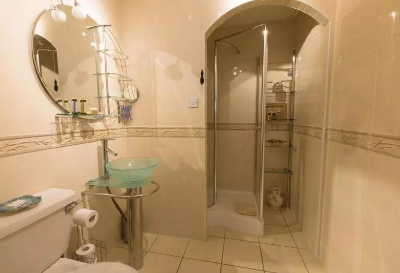 تختخواب و صبحانه Glenart House
