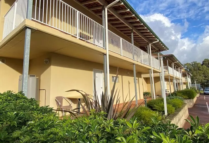 Higgins Lane Motel