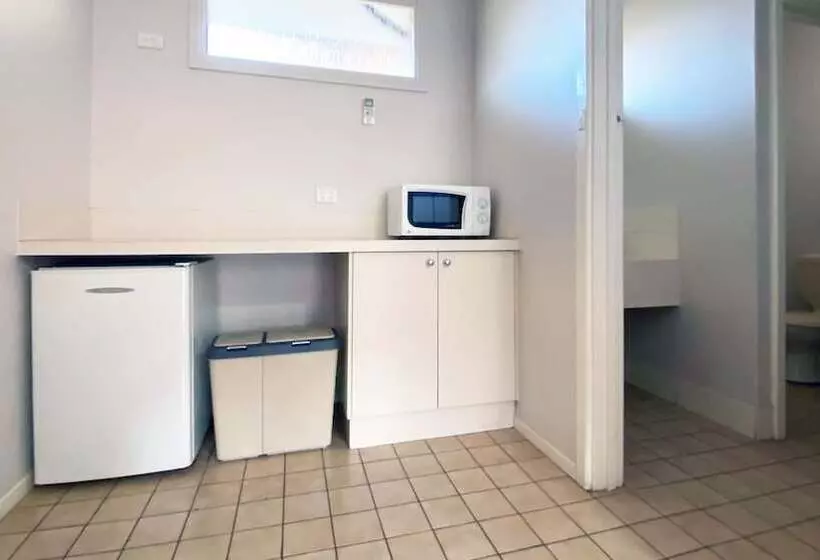 Higgins Lane Motel