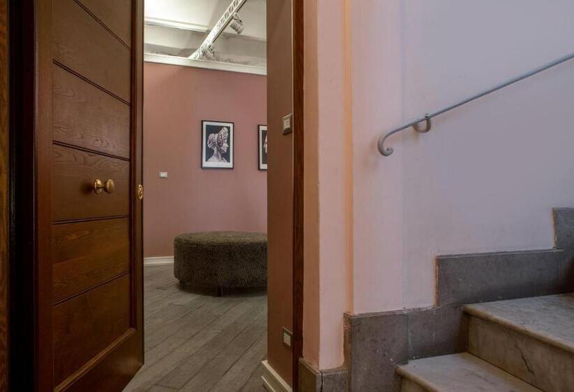 Hostelli My Trevi Charming & Luxury Rooms