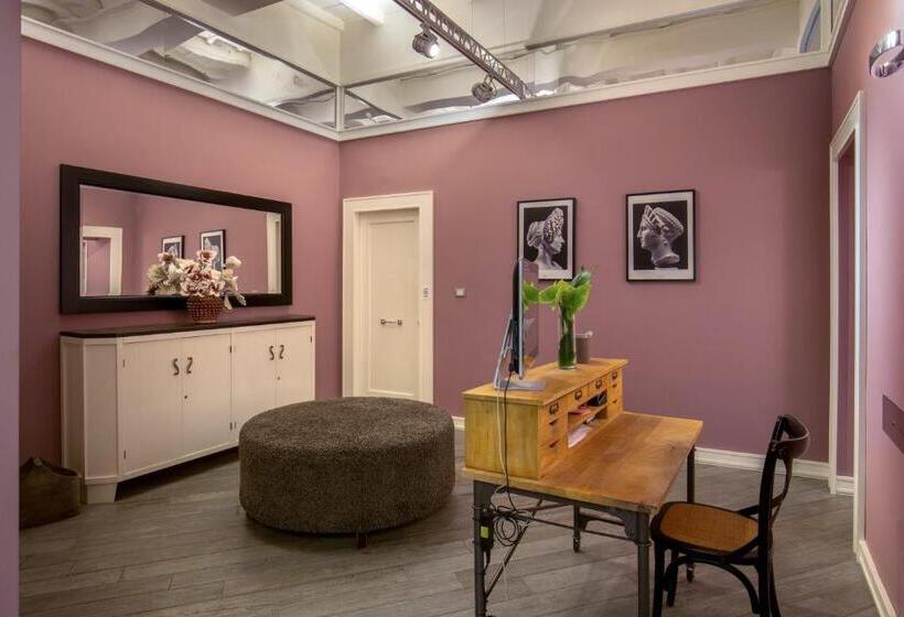 Hostelli My Trevi Charming & Luxury Rooms