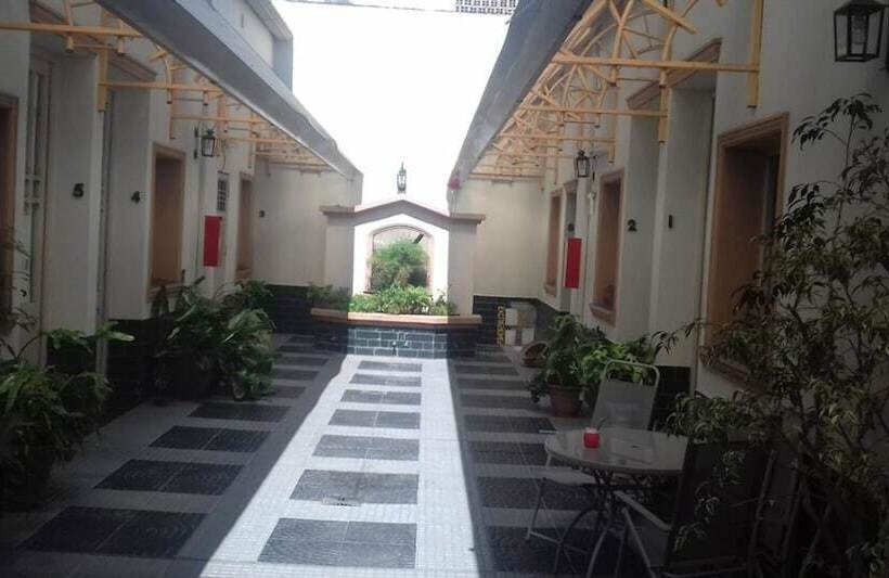 호텔 Hostal Las Nubes