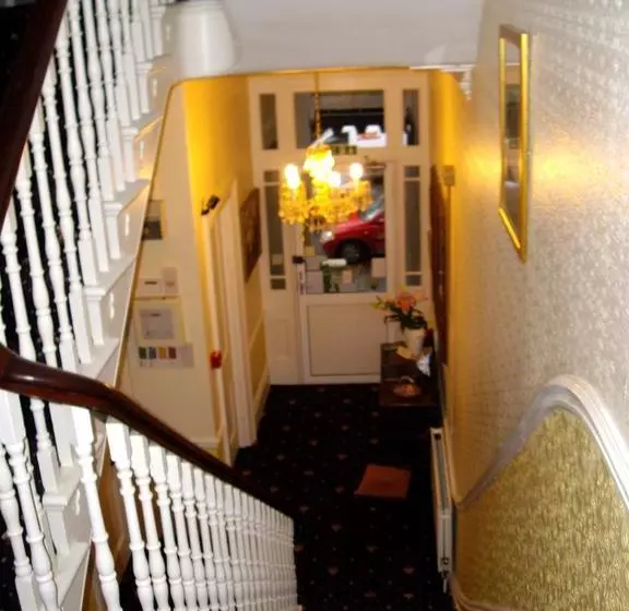 هتل The Pendennis Guest House