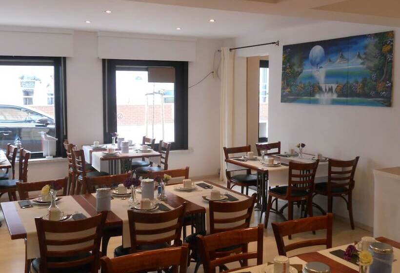 בית מלון כפרי Rogier