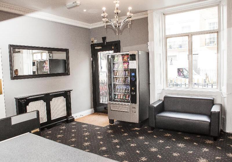 ホテル The Blair Victoria