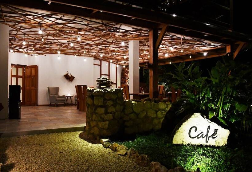 Отель Vanilla Hills Resort