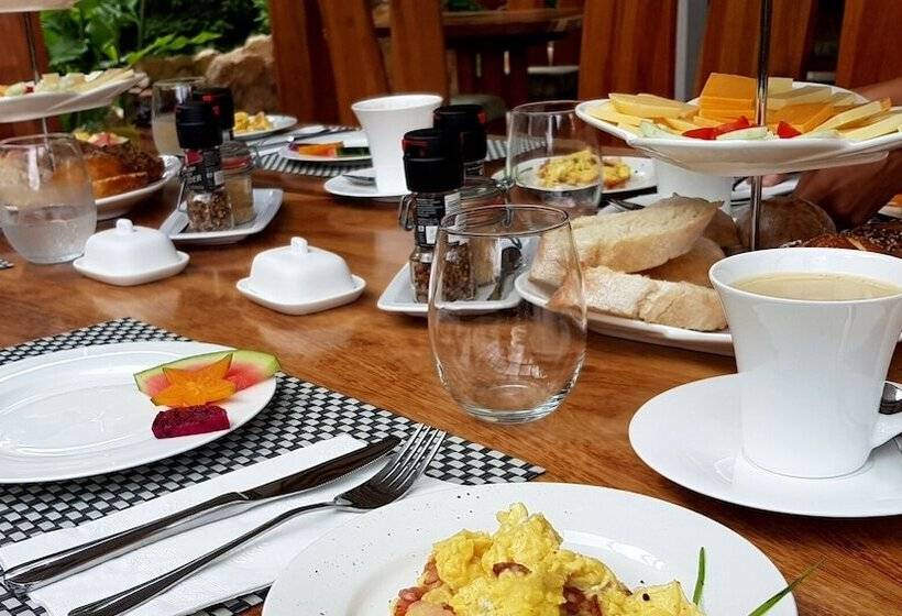 Отель Vanilla Hills Resort