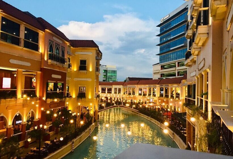 Maxstays Max Pavilion At The Venice Residences