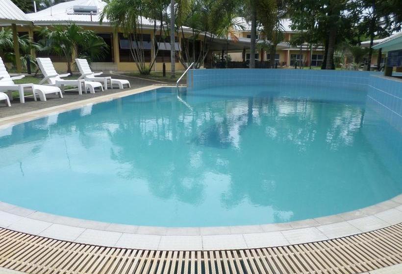 בית מלון כפרי Alotau International