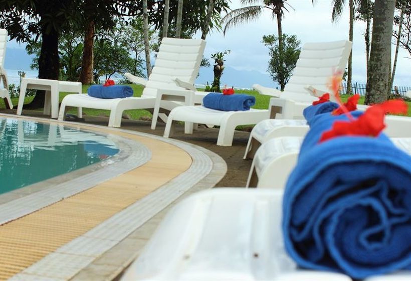 בית מלון כפרי Alotau International