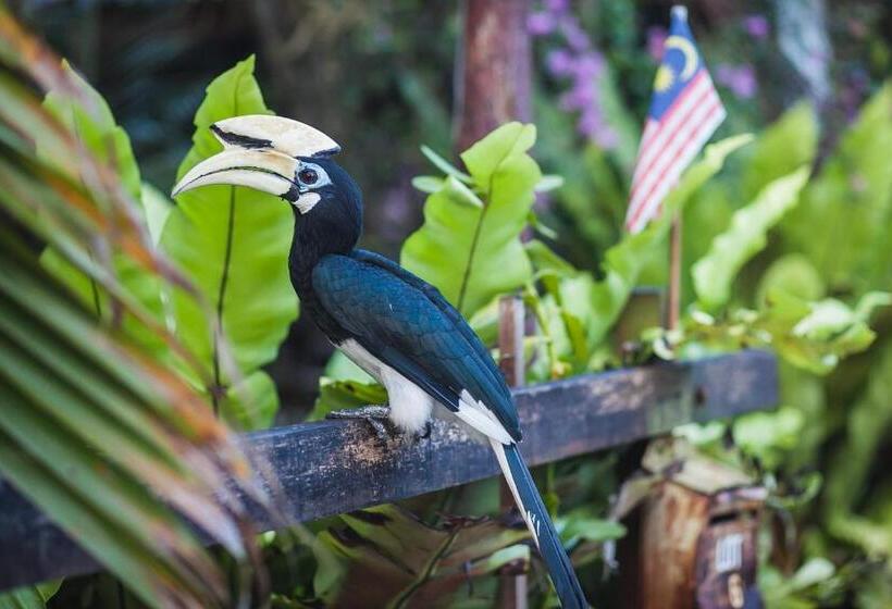 Hotel Anjungan Beach Resort