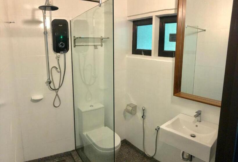 Hotel Anjungan Beach Resort