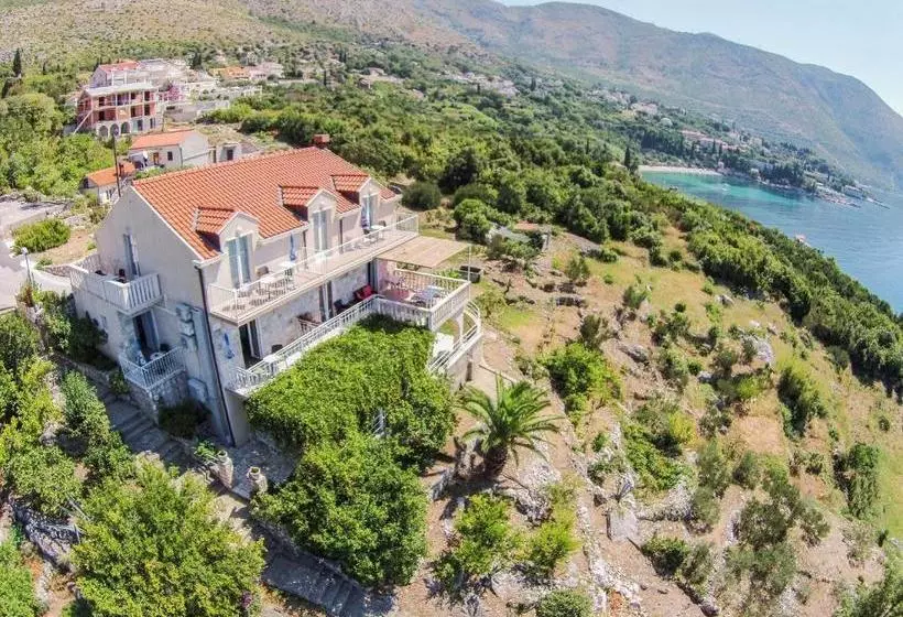 Hotelli Apartments Lira
