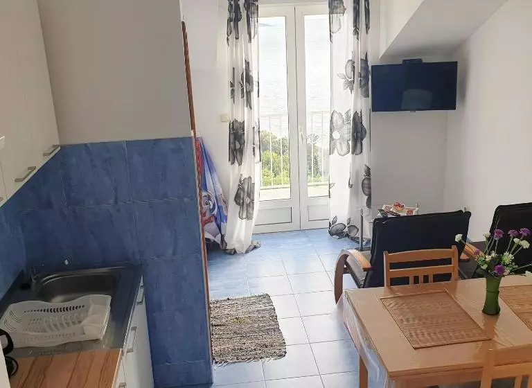 Hotelli Apartments Lira