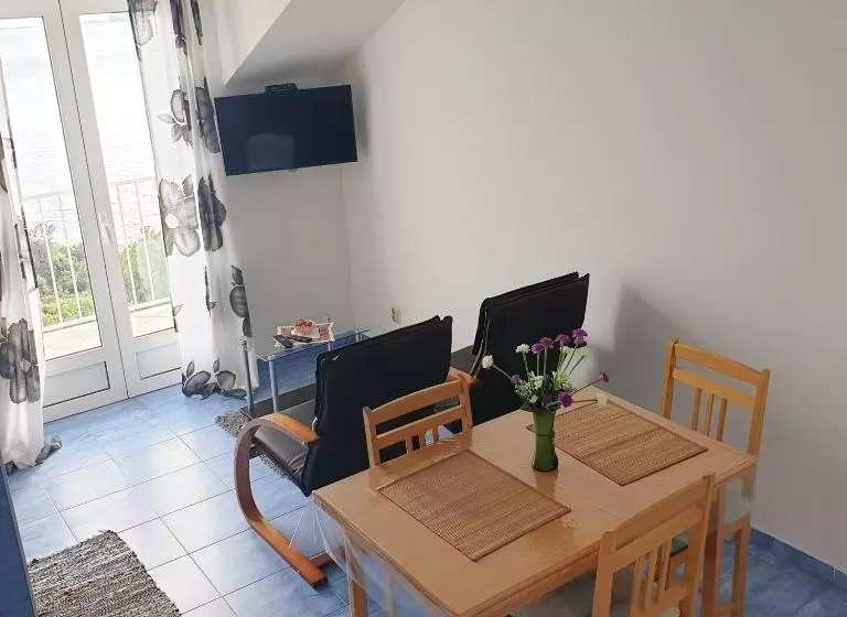 Hotelli Apartments Lira