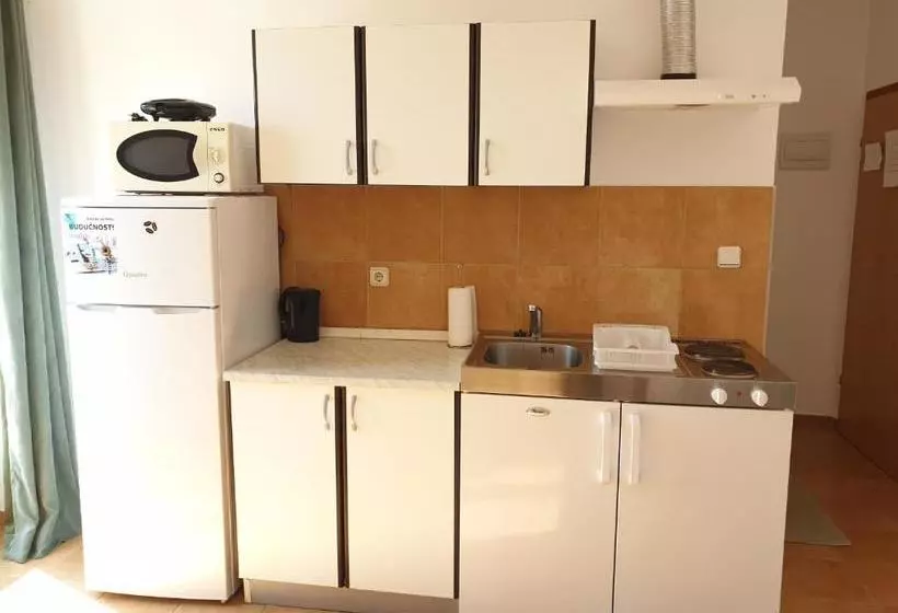 Hotelli Apartments Lira