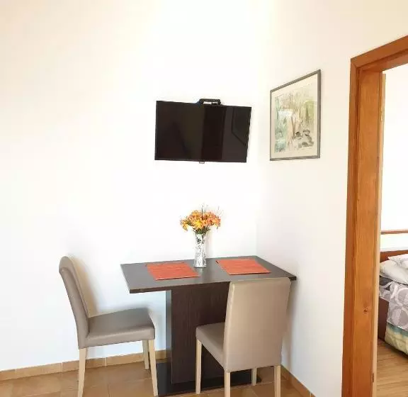 Hotelli Apartments Lira