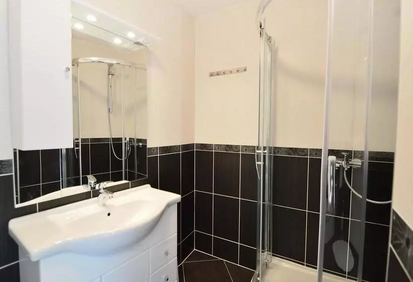 ホテル Apartments Novi Vinodolski