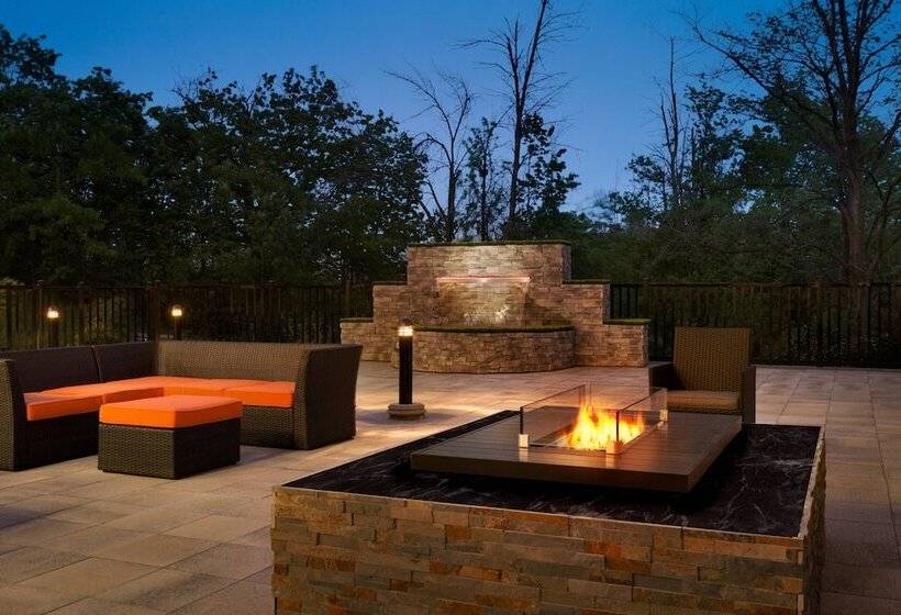 فندق Courtyard By Marriott Toronto Mississauga/west