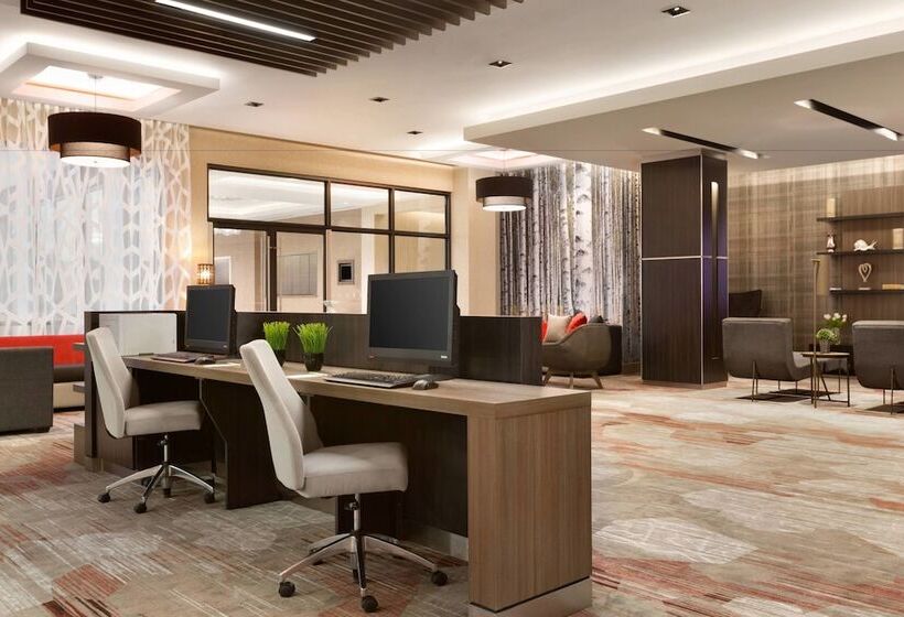 فندق Courtyard By Marriott Toronto Mississauga/west