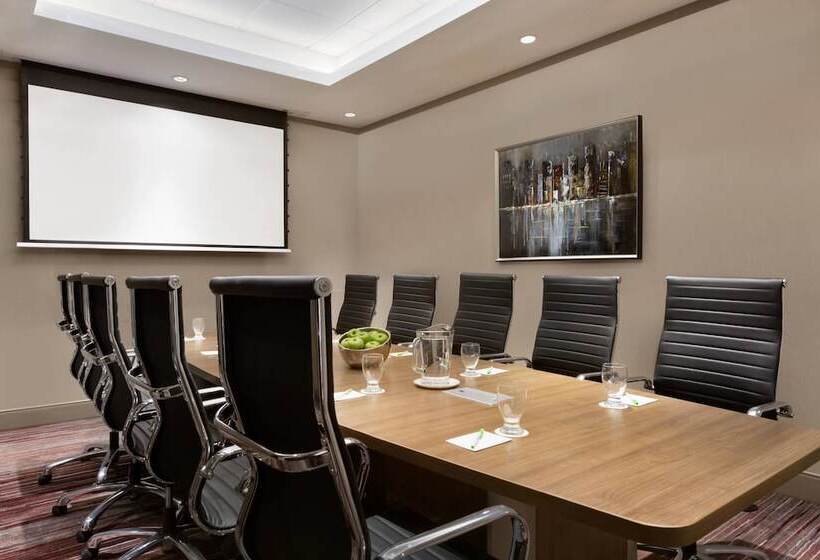 فندق Courtyard By Marriott Toronto Mississauga/west