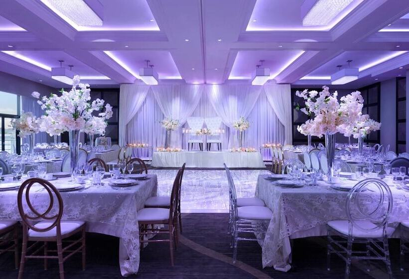 فندق Courtyard By Marriott Toronto Mississauga/west