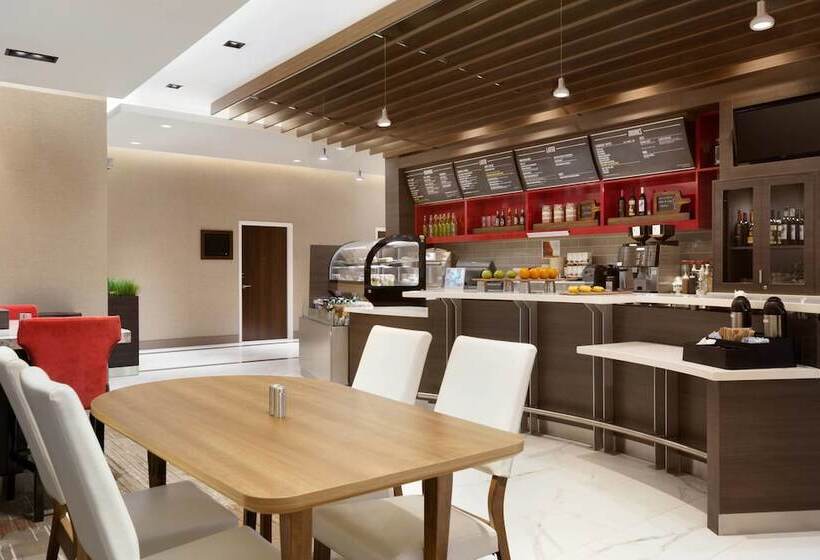 فندق Courtyard By Marriott Toronto Mississauga/west