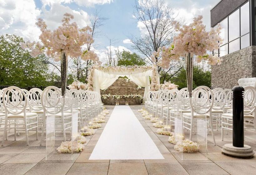 فندق Courtyard By Marriott Toronto Mississauga/west