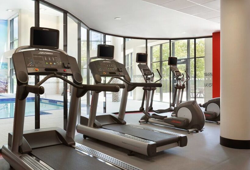 فندق Courtyard By Marriott Toronto Mississauga/west