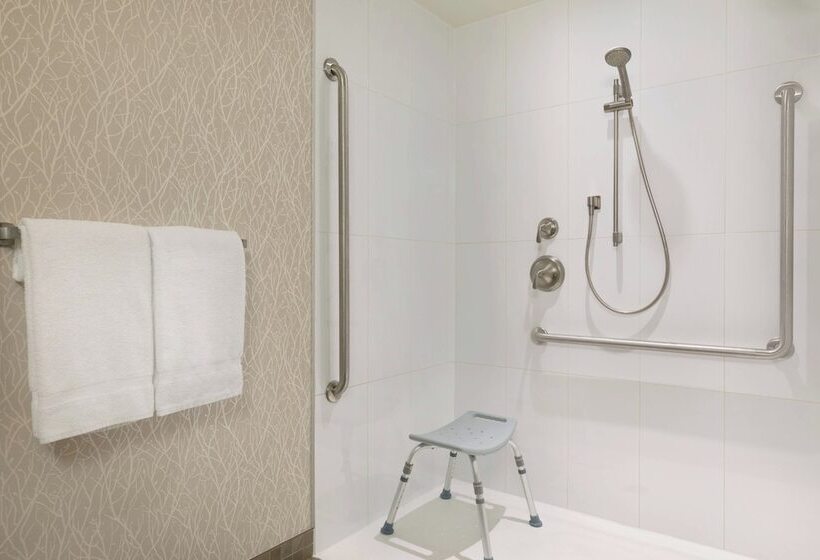 فندق Courtyard By Marriott Toronto Mississauga/west