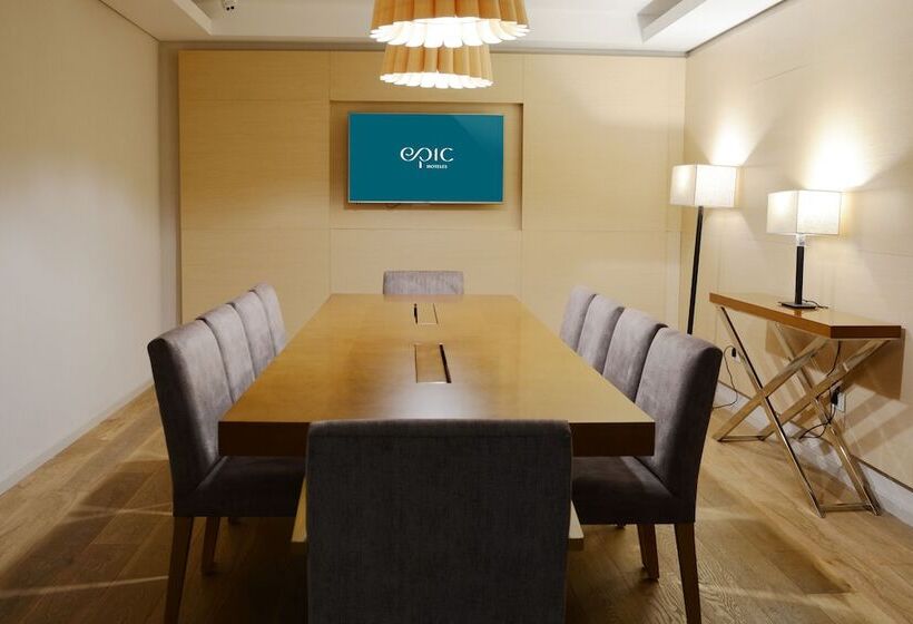 Epic Hotel Villa De Merlo