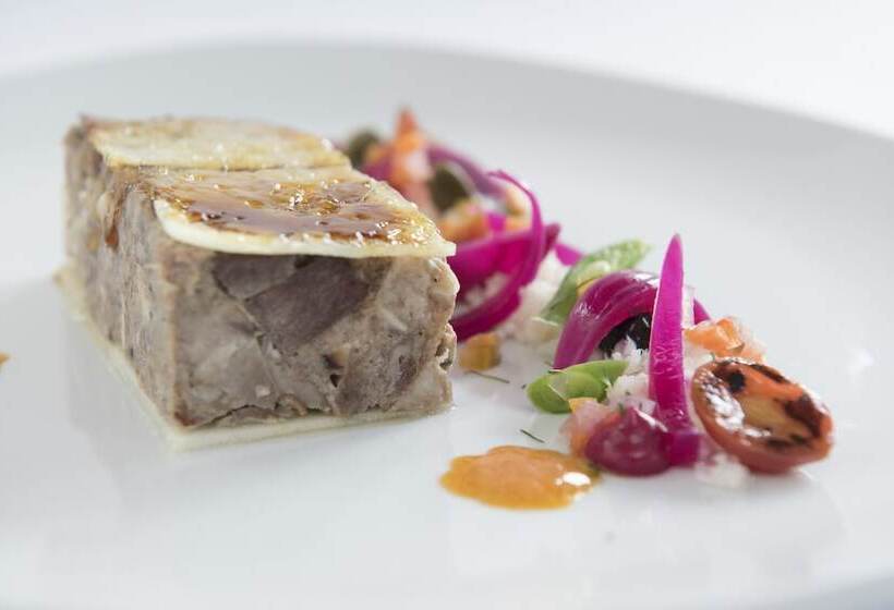 Epic Hotel Villa De Merlo