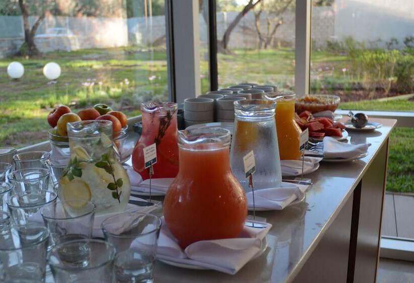 Epic Hotel Villa De Merlo